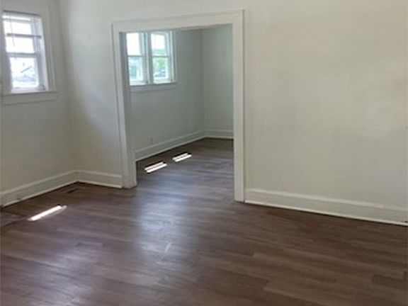 3rd image of 2331/2333 Washington St W