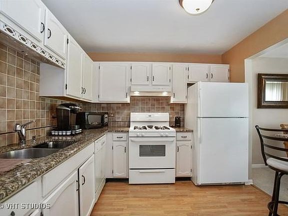4th image of 906 Cross Creek Dr N APT B2