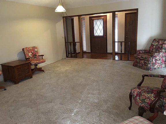 3rd image of 1802 N Wildwood Dr