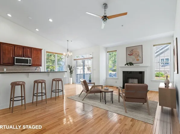 11 Pondside Ln Unit 11, Bolton, MA 01740