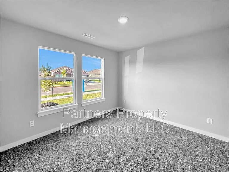 4390 W Glacier St — Photo 11
