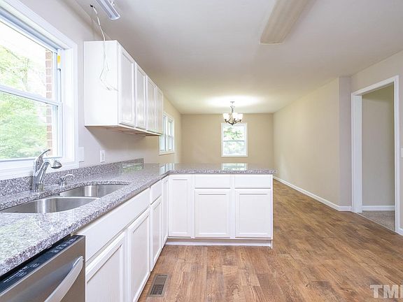 5th image of 421 Idlewood Dr