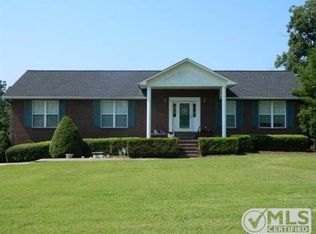 464 River Oaks Dr, New Johnsonville, TN 37134