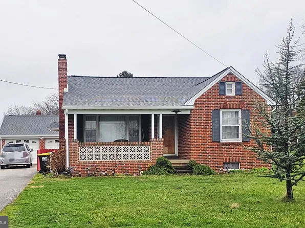 2208 Grandview Rd, Hanover, PA 17331