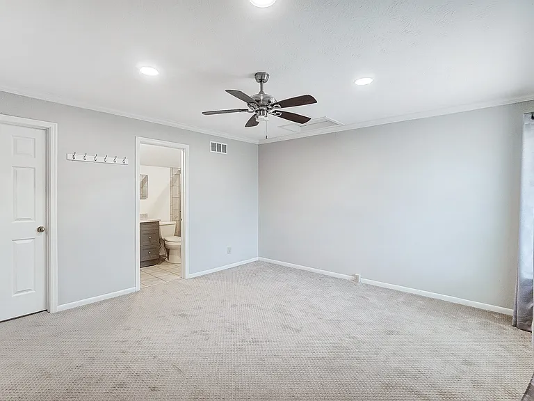 1804 Cliffview Ln — Photo 33