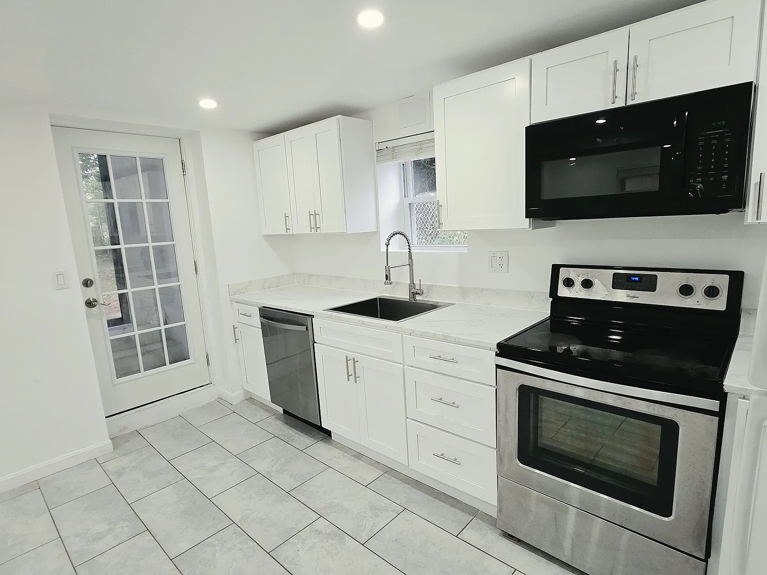 3 bed, 1000 sqft, $2,900 — Photo 1