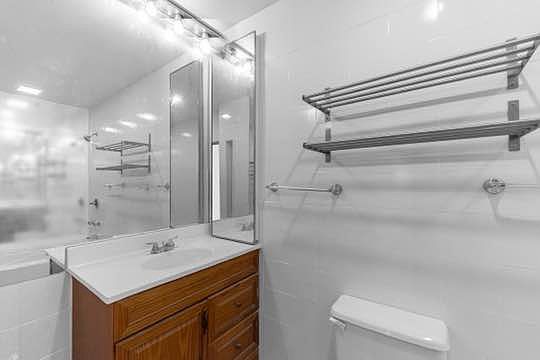 5th image of 404 W 40th St APT 3