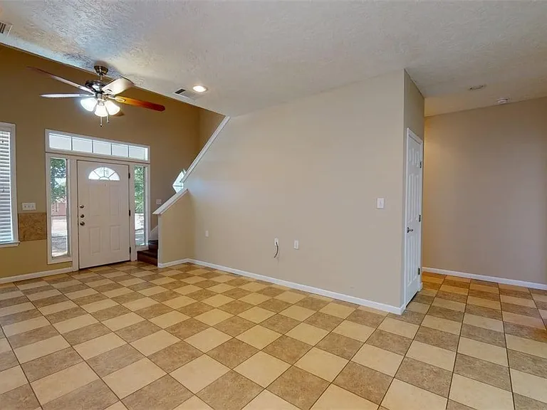 1724 Boardwalk Ct — Photo 4