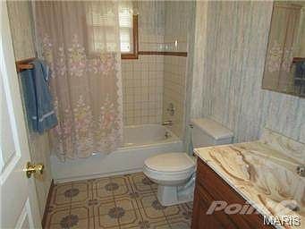 Main floor full bathroom.