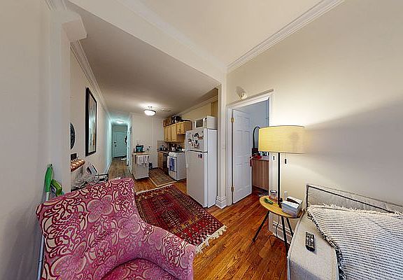 4th image of 107 W 68th St APT 3E