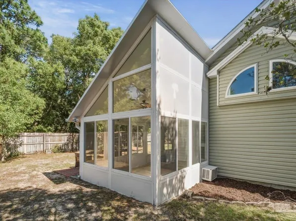 2189 Bellmeade Cir, Navarre, FL 32566