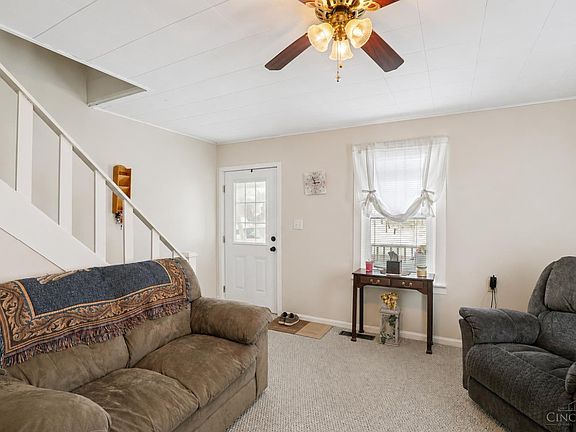 3rd image of 402 Catherine St