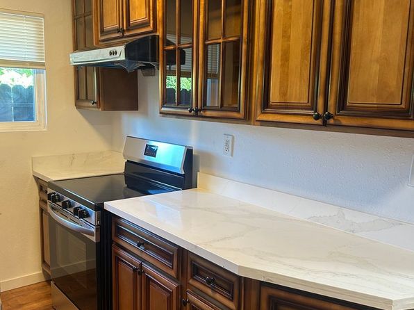 1285 Macarthur Blvd APT 2
