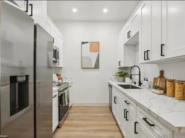 8320 Regents Rd #20, San Diego, CA 92122