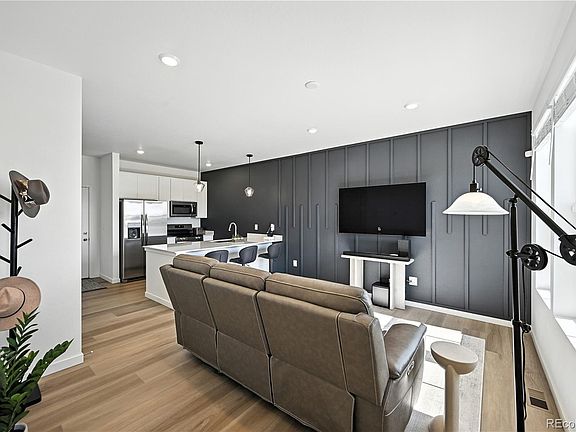 4th image of 9072 Gladiola Way #B