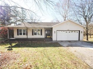 858 W Country Ln, Collinsville, IL 62234