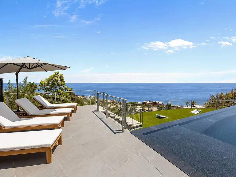 Sunbathe in style on luxurious sunbeds overlooking the infinity-edge pool and the Pacific Ocean beyond.