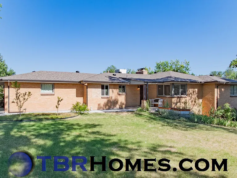 8635 W Tennessee Pl — Photo 1