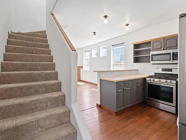 3328 NE 74th Ave — Photo 8