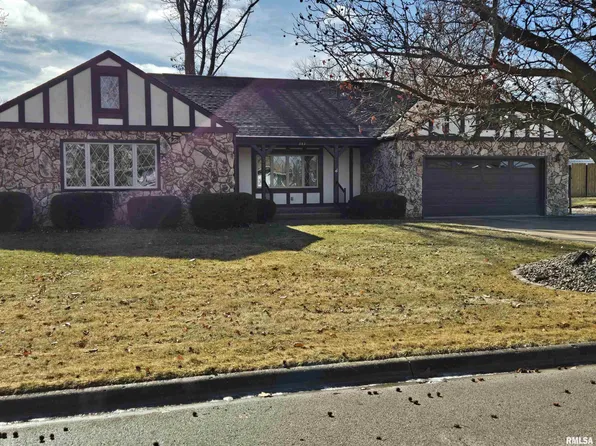 302 Pecan St, Canton, IL 61520