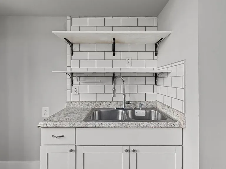 514 Wapping St #A — Photo 8