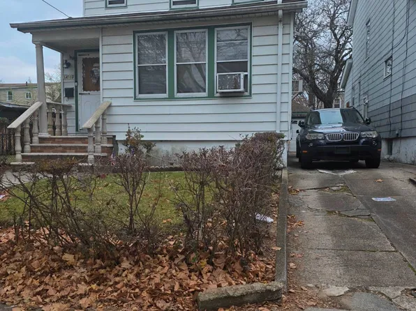 24512 Newhall Ave, Rosedale, NY 11422