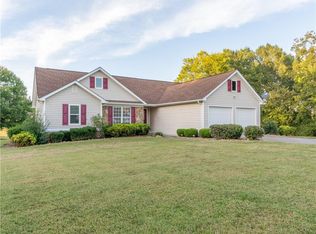 194 Field View Dr NE, Calhoun, GA 30701