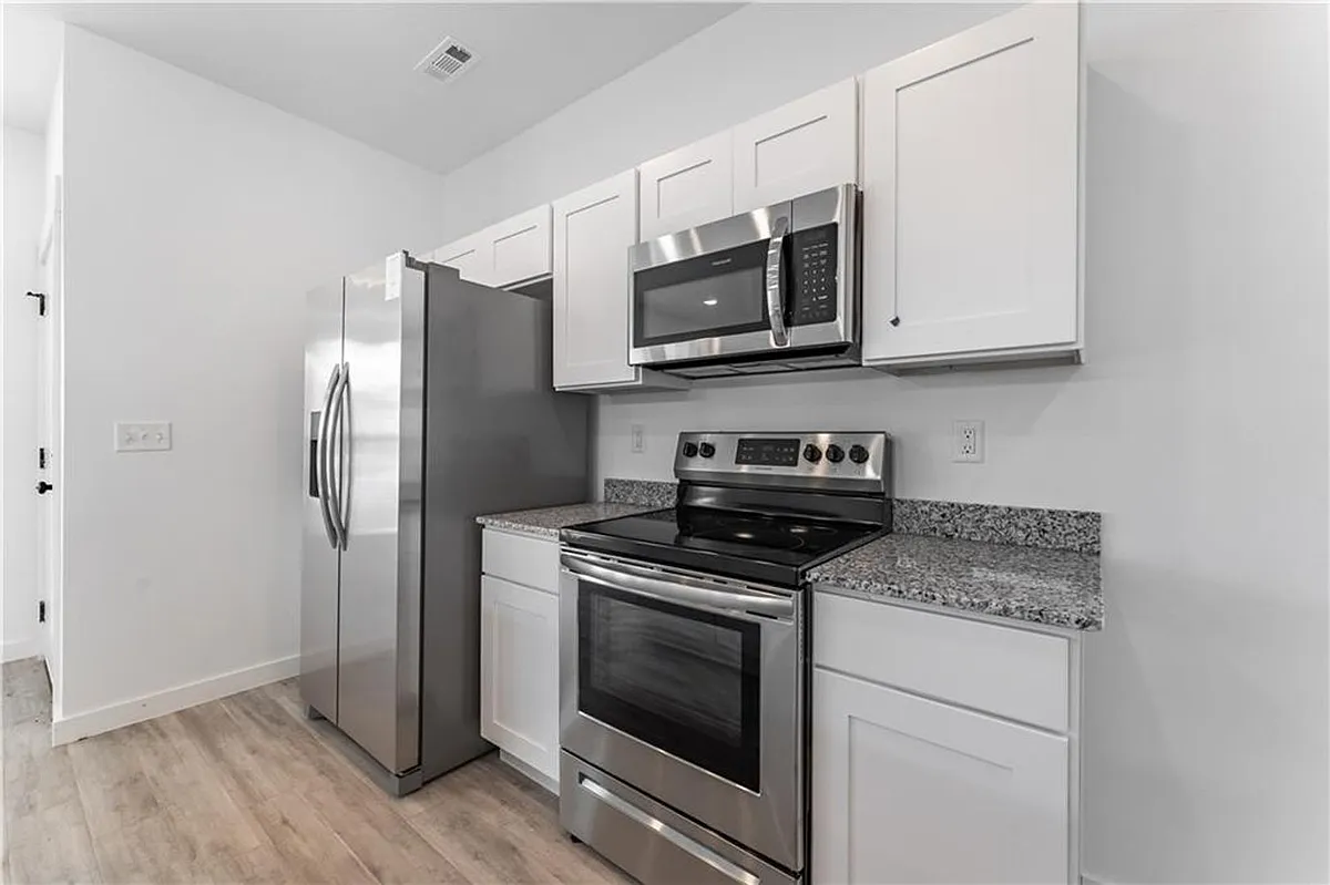Building Photo - 860 Ventnor Ave