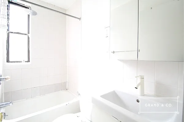 Rented by Grand & Co. | media 28