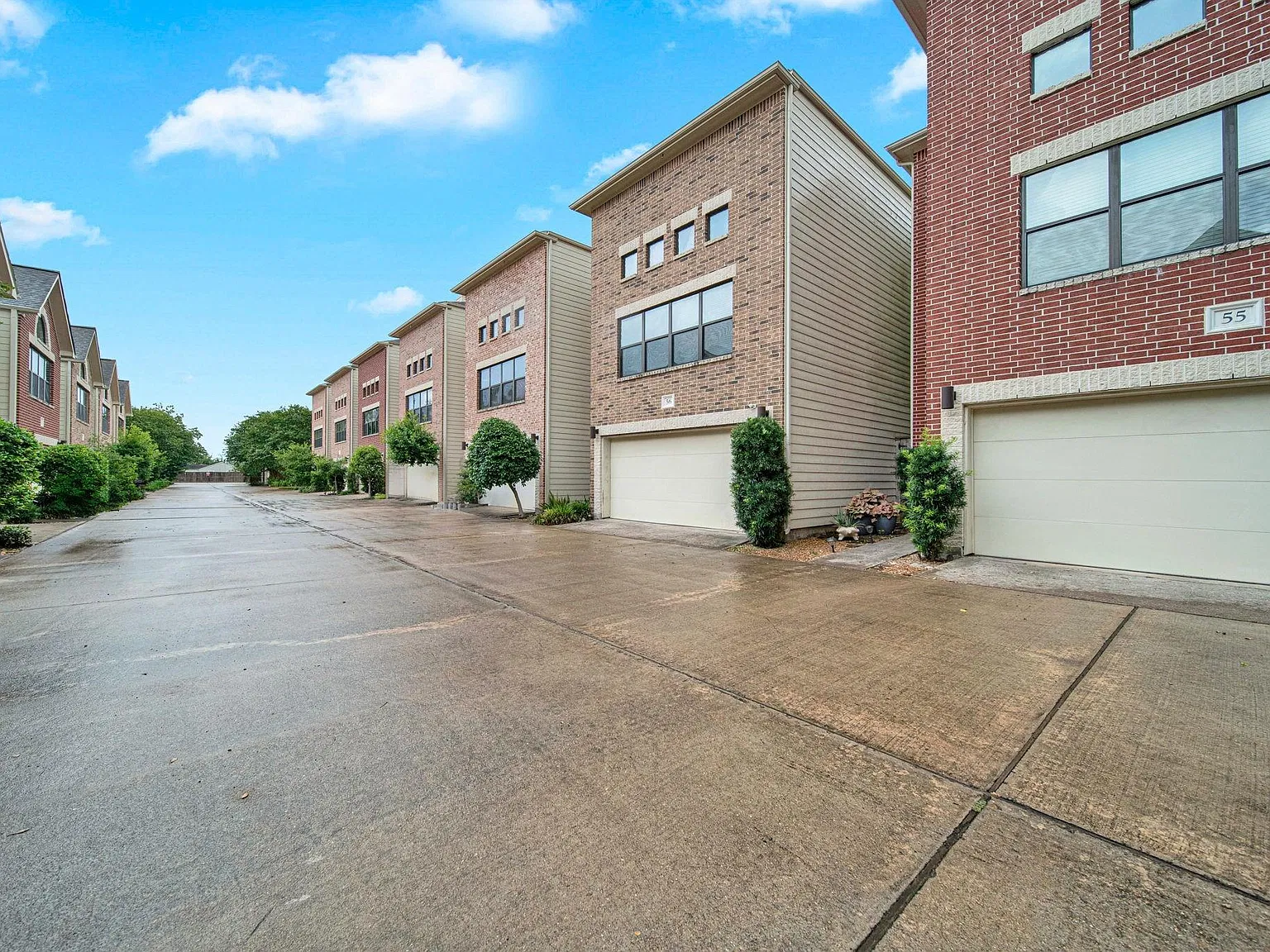 3 bed, 2.5 bath, 2039 sqft, $2,600 — Photo 3