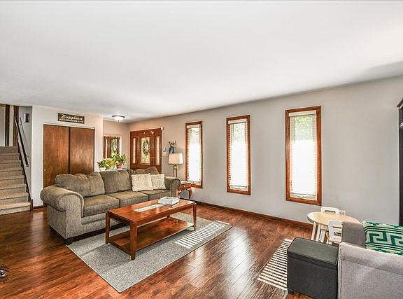 5th image of 9929 S Mansfield Ave