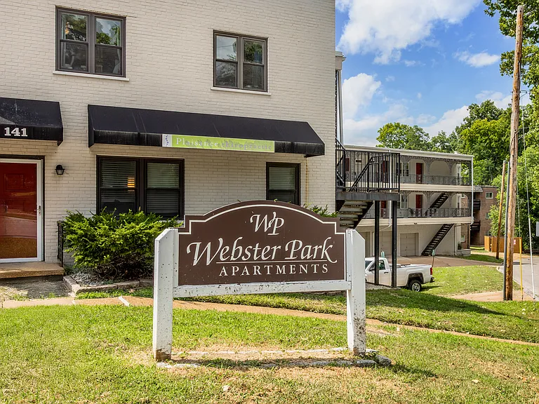 137 E Lockwood Ave #2-B — Photo 3