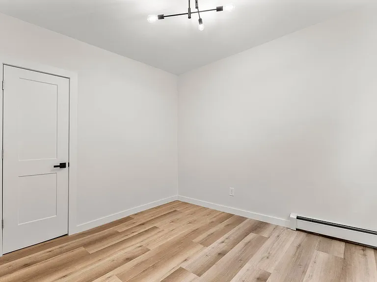 411-431 N Main St #8 — Photo 15