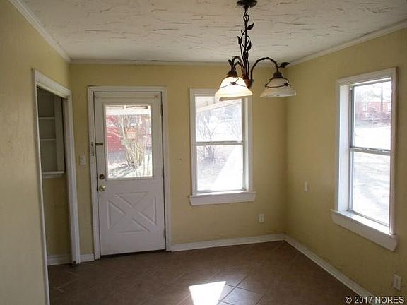 4th image of 601 N Oak St
