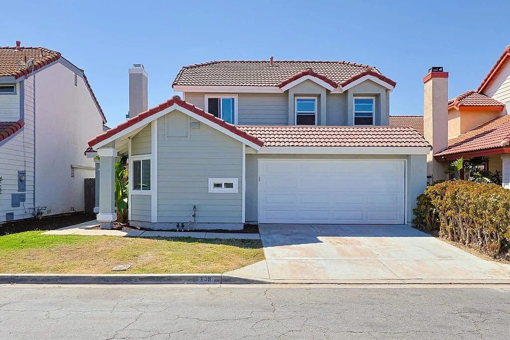 3 bed, 1374 sqft, $3,895 — Photo 2