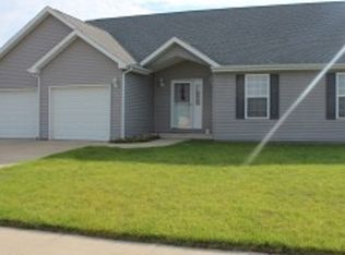 910 Allison Dr, Tolono, IL 61880