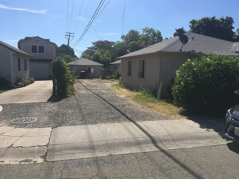 406 Niles Ave — Photo 2