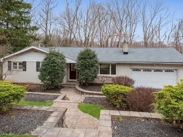 12 Molly Stark Dr, Morristown, NJ 07960