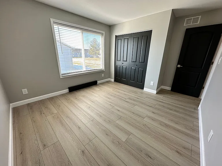 Breckenridge Rockford Apartments — Photo 9