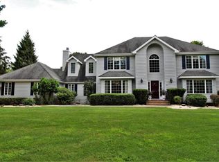 11 Apple Blossom Ln, Manalapan, NJ
