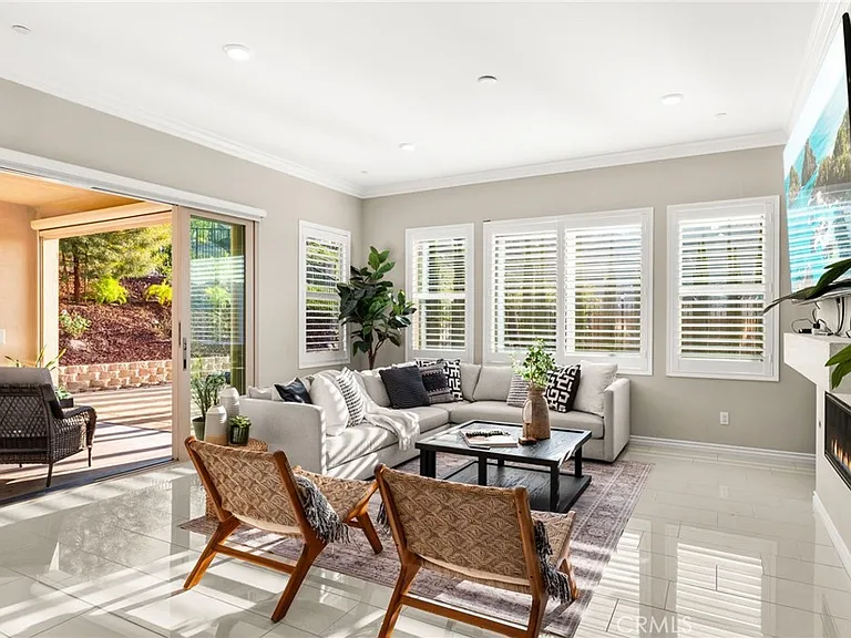 2413 Sierra Bella Dr — Photo 17