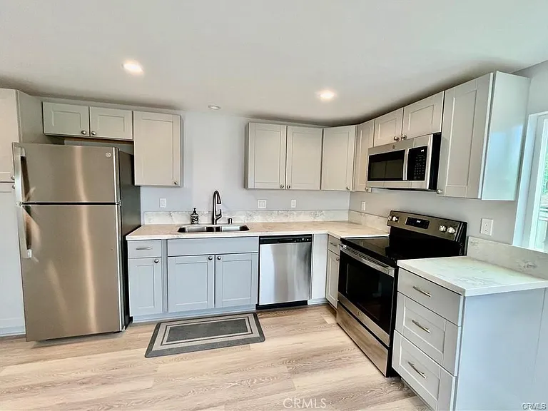 1401 Crestridge Dr — Photo 4