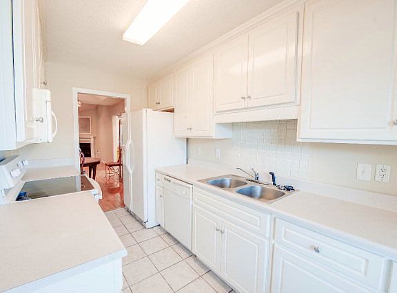 4th image of 108 Champion Pine Ln
