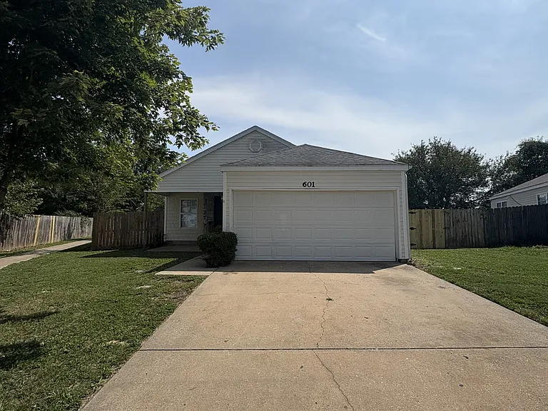 601 Cedar Brook Ct — Photo 9