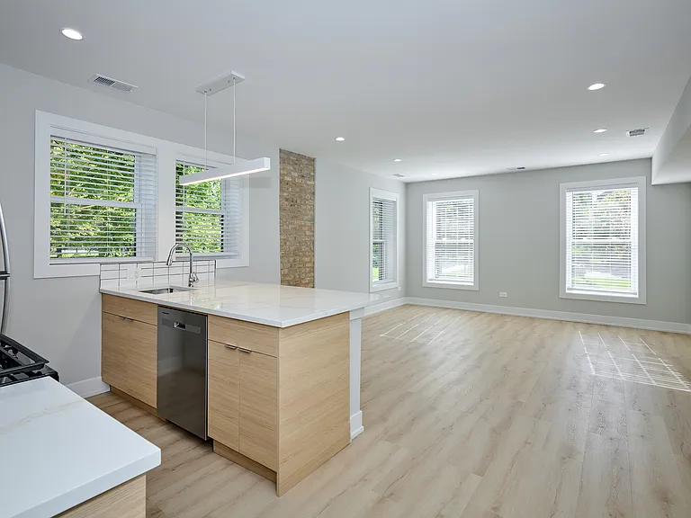 2127 S Marshall Blvd #1 — Photo 2