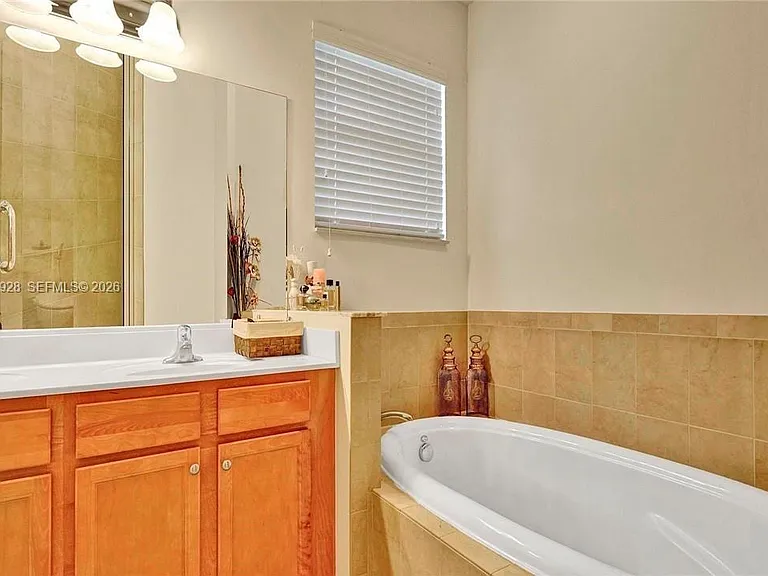 821 E Village Cir #821 — Photo 9