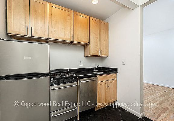 2nd image of 402 E 78th St APT 6