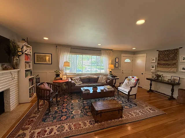 2735 Woodstock Rd — Photo 3