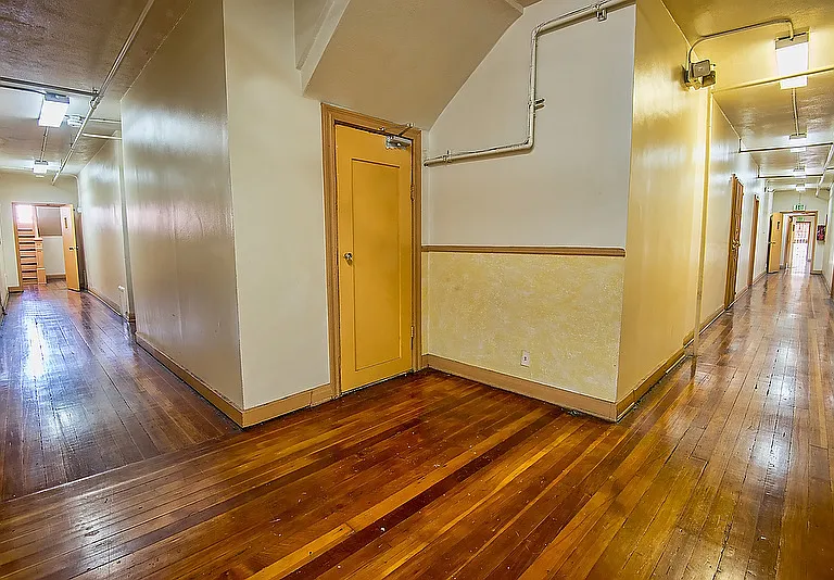 1056 S Normandie Ave — Photo 16