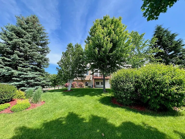 1922 Red Maple Ln — Photo 2